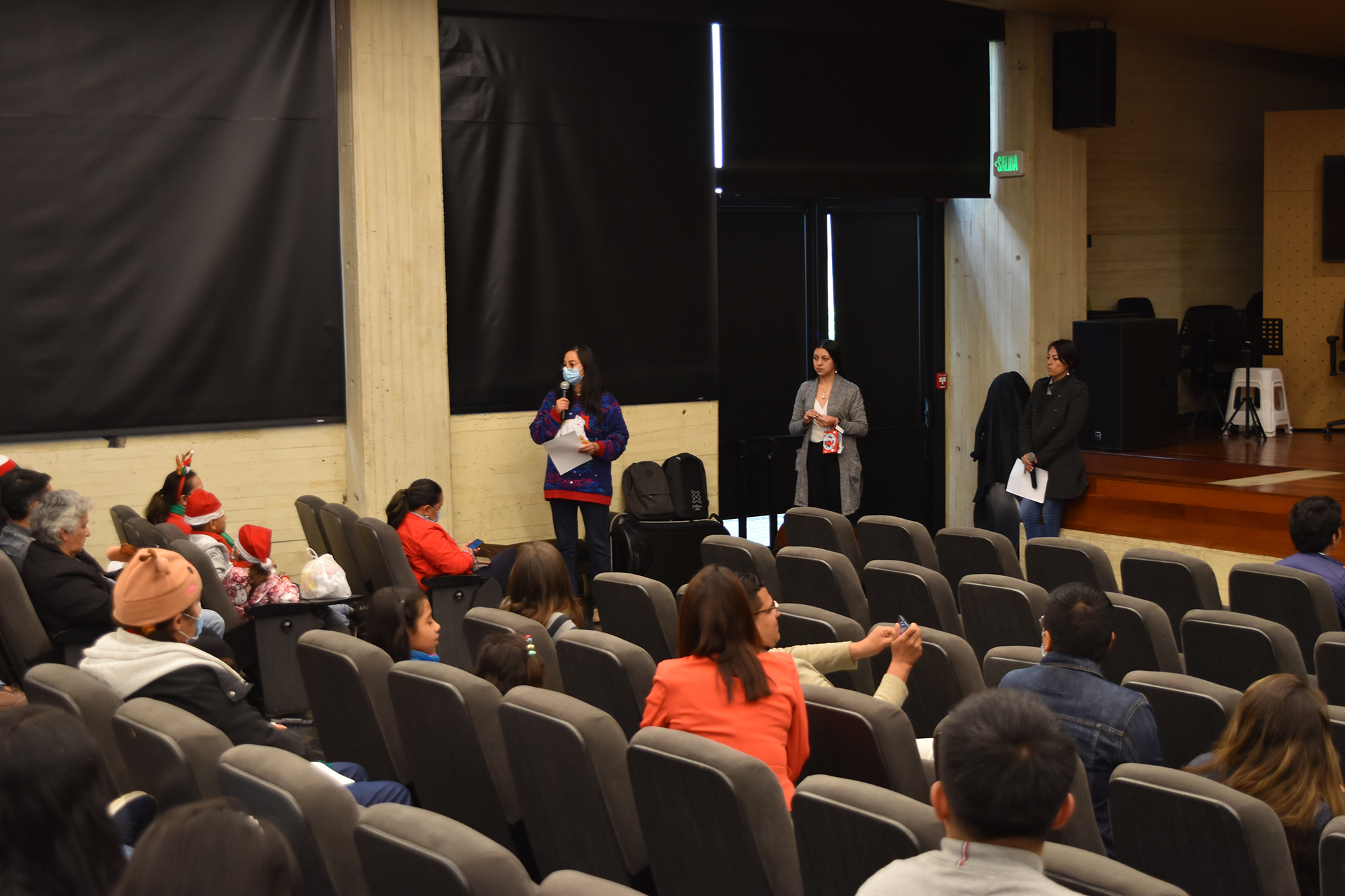 Encuentro con la comunidad universitaria y sus familias en el auditorio